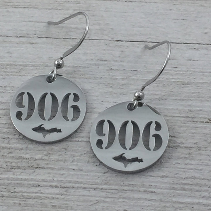 906 UP Cutout earrings - Be Inspired UP