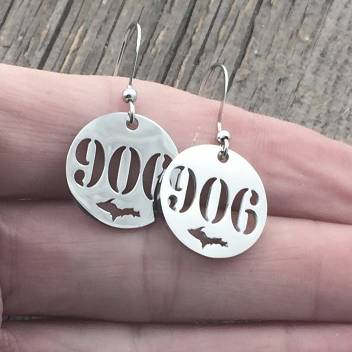 906 UP Cutout earrings - Be Inspired UP