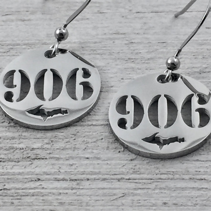 906 UP Cutout earrings - Be Inspired UP