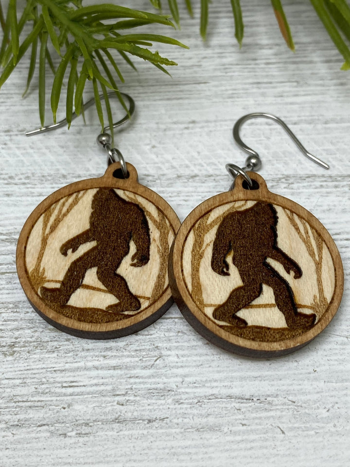 Bigfoot in the Woods Earrings wood engraved - Be Inspired UP