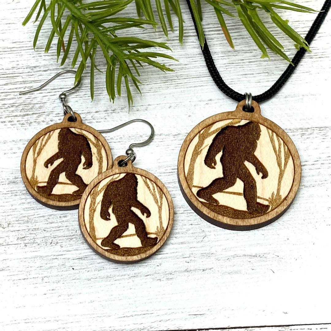 Bigfoot in the Woods Earrings wood engraved - Be Inspired UP
