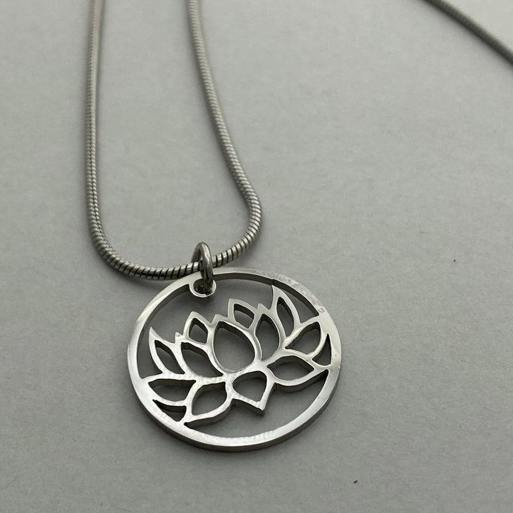 Lotus Flower Pendant large or petite - Be Inspired UP