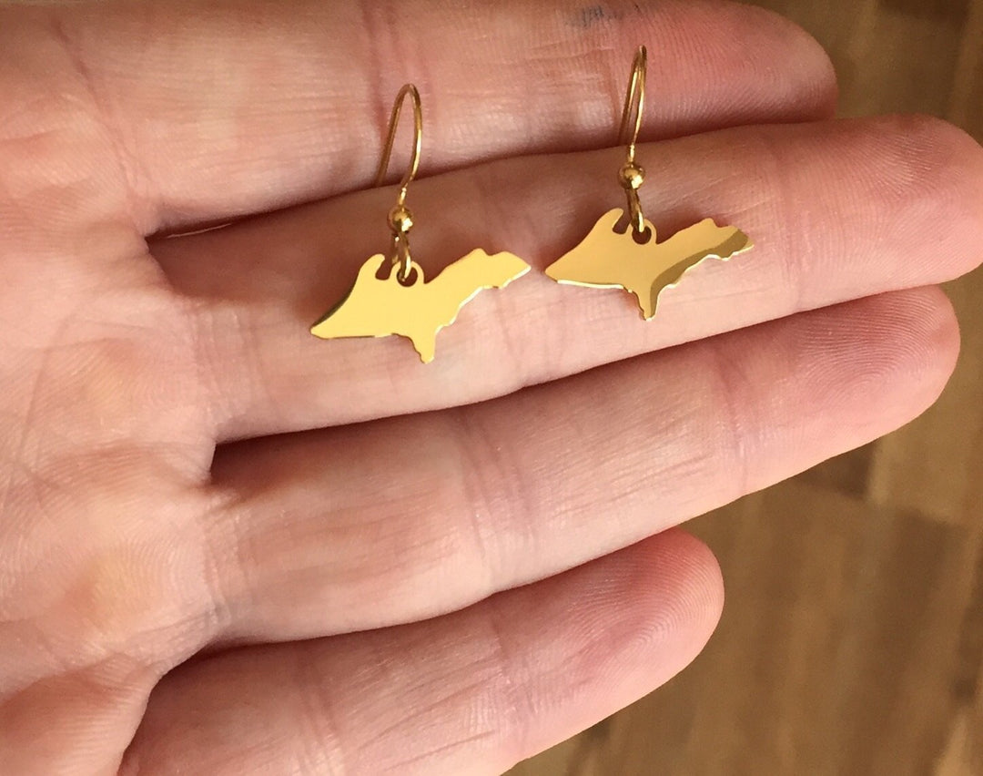 UP Outline Earrings, Gold - Be Inspired UP